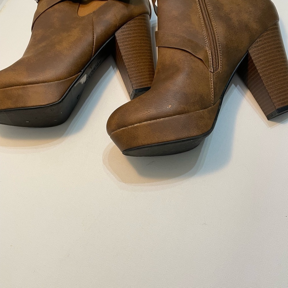 Dominique  Nicole Brown Ankle Boots Size 9W SB-AR - Picture 6 of 6
